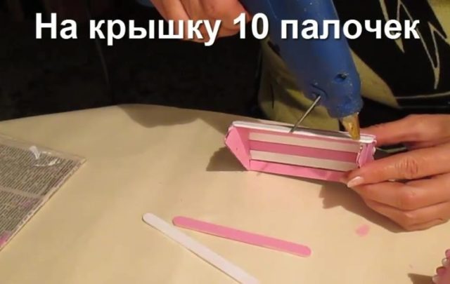 На крышку 10 палочек